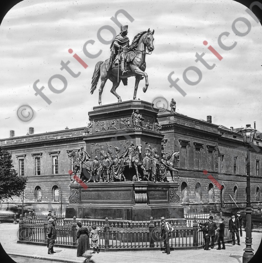 Reiterstandbild Friedrichs des Großen ; Equestrian statue of Frederick the Great (foticon-simon-190-063-sw.jpg)